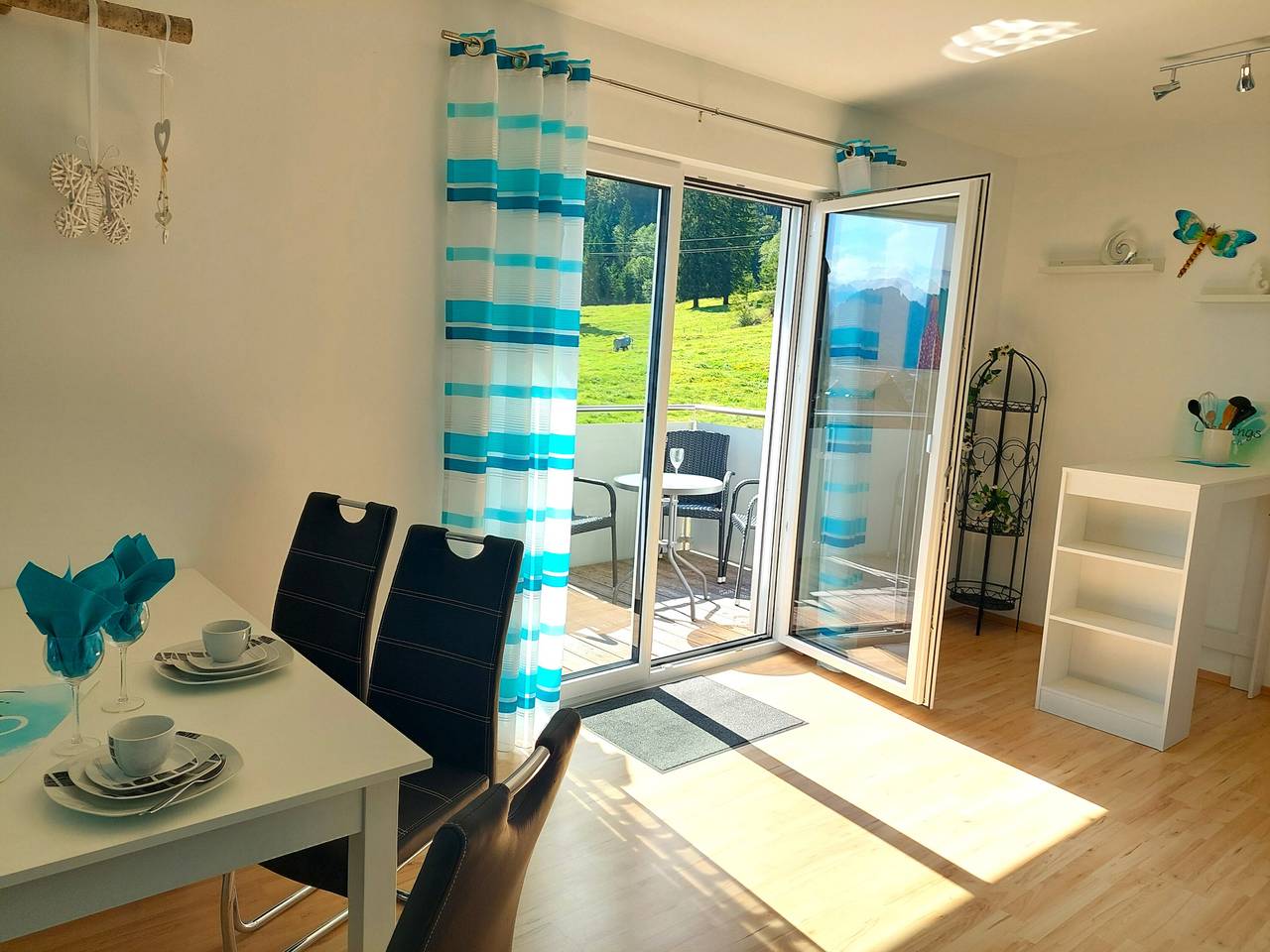 Ganze Wohnung, Ferienwohnung "Zugspitze" mit Bergblick, Wlan & Balkon in Vils, Außerfern