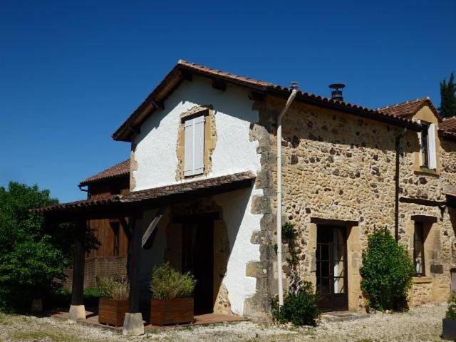 Location de vacances pour 5 personnes, avec Terrasse et Jardin ainsi que Bassin pour enfant et Piscine à Bouillac
