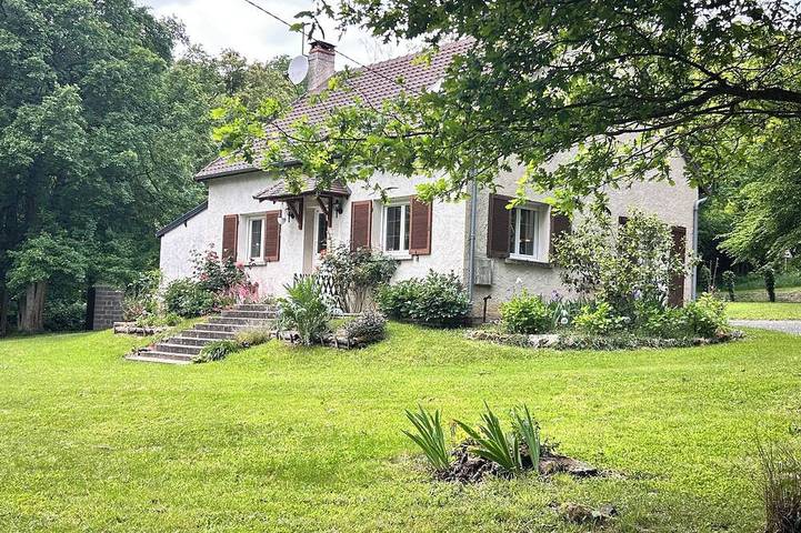 Gîte pour 6 personnes, avec terrasse et jardin dans Lavenay
