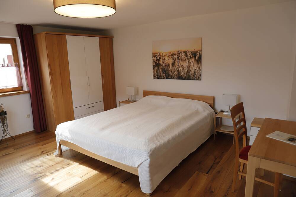 Ganze Wohnung, Ihre nächste Ferienwohnung für einen traumhaften Urlaub mitten im Pfaffenwinkel in Peißenberg, Pfaffenwinkel