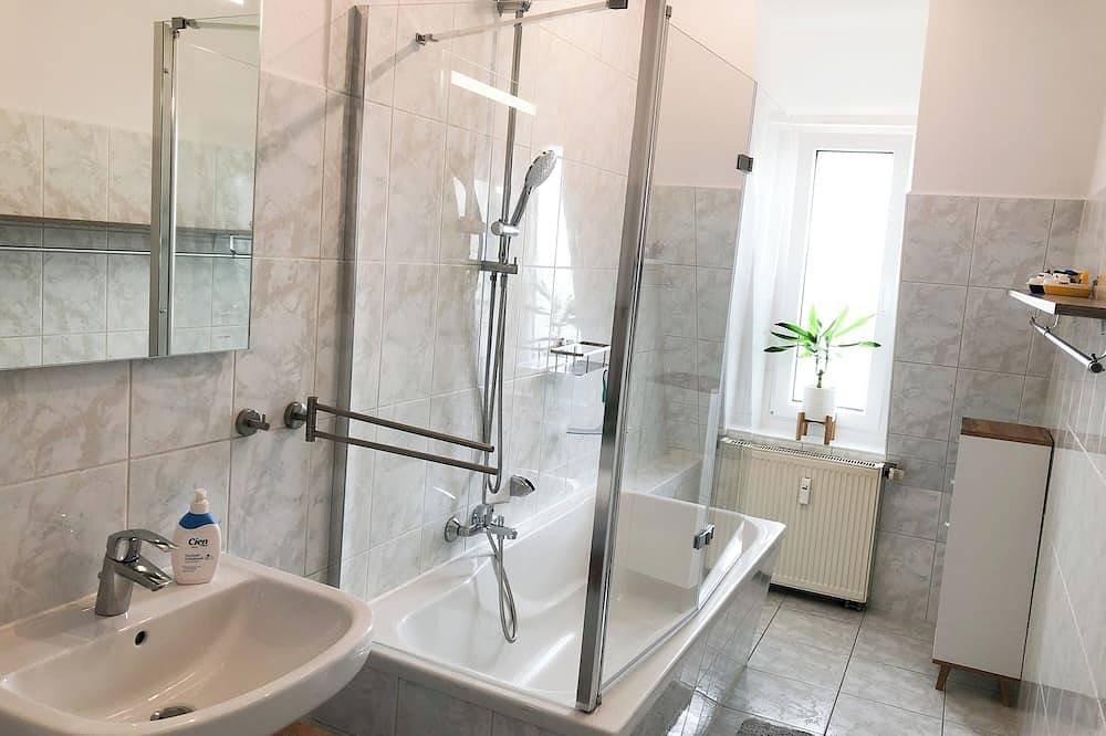 Ganze Wohnung, Top ausgestattet & modern: ruhige 2 Zi-Wohnung, kinder- und haustierfreundlich! in Rudolstadt, Saaleland