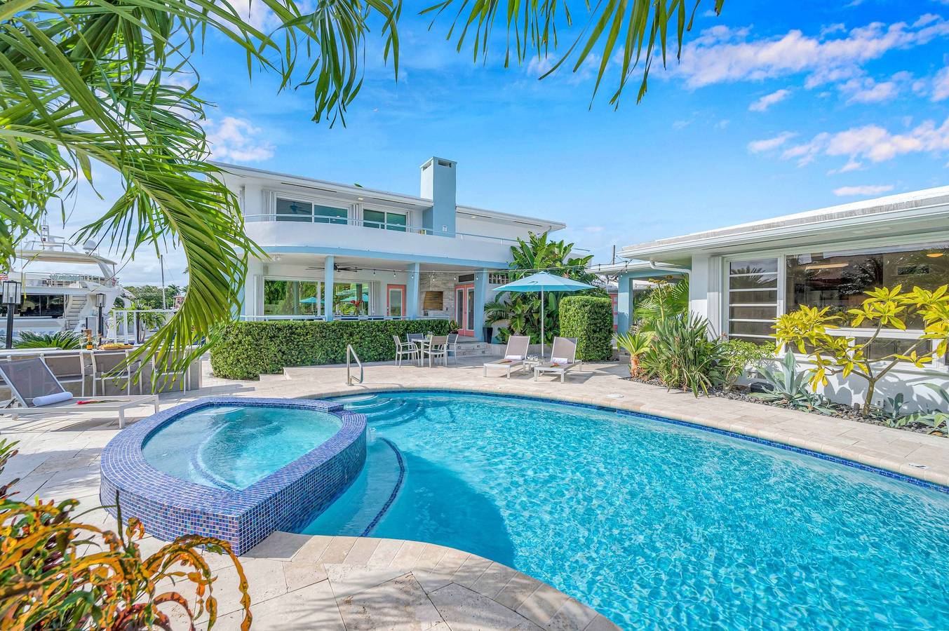 Waterfront Compound / 2 Heated Pools / Saltaire & Lime Keys in Coral Ridge, Fort Lauderdale