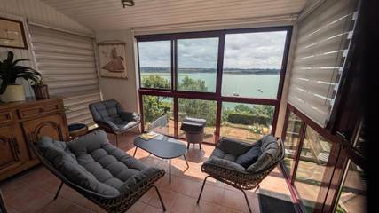 Gîte pour 6 personnes, avec terrasse et vue, animaux acceptés à La Ville-ès-Nonais