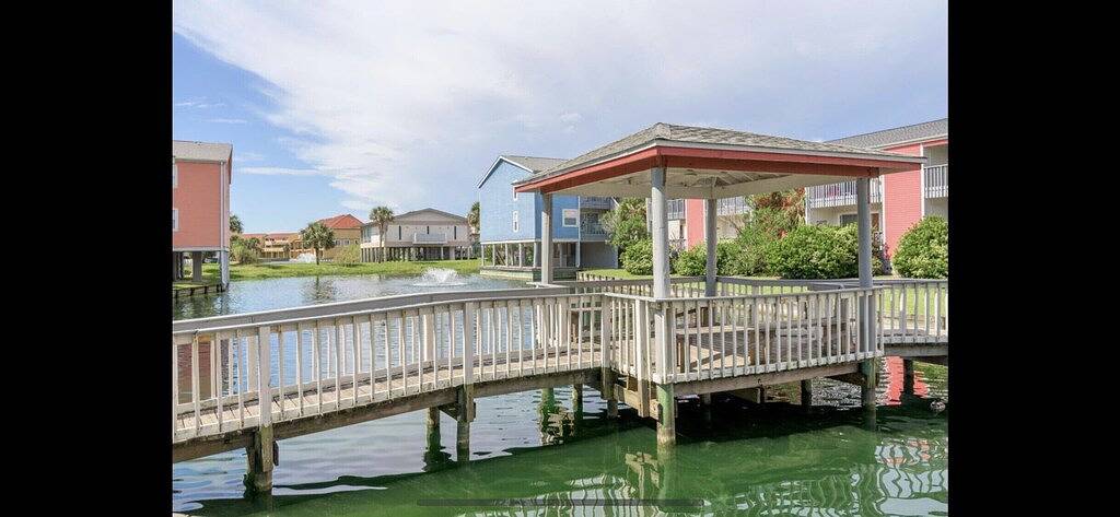 Vacation rental for 6 people, with balcony and yard as well as pool in Pensacola Beach