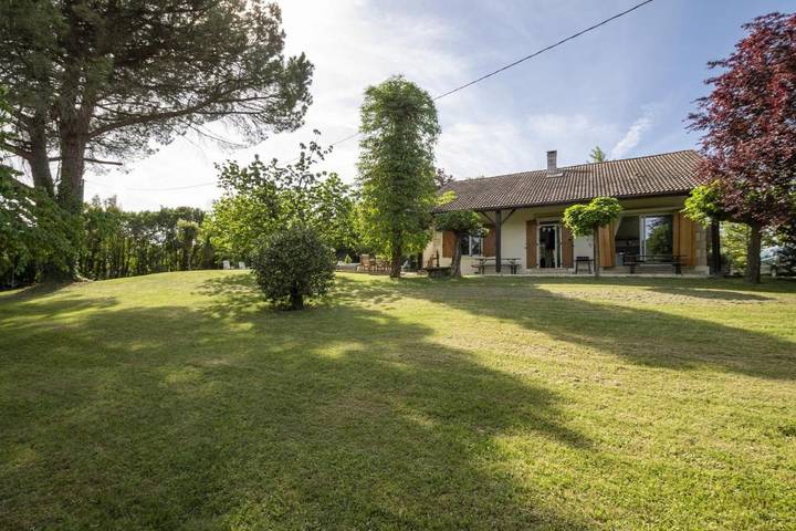 Location de vacances pour 6 personnes, avec piscine ainsi que jardin et terrasse à Miramont-de-Guyenne - 3
