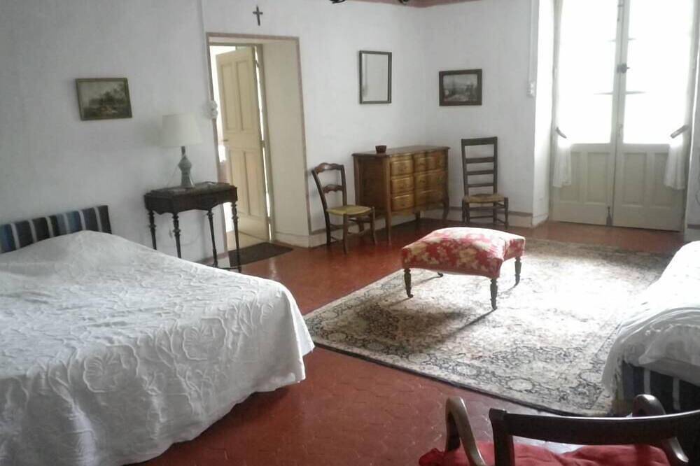 Maison de famille dans un charmant village du Gard in Pouzilhac, Région de Nîmes