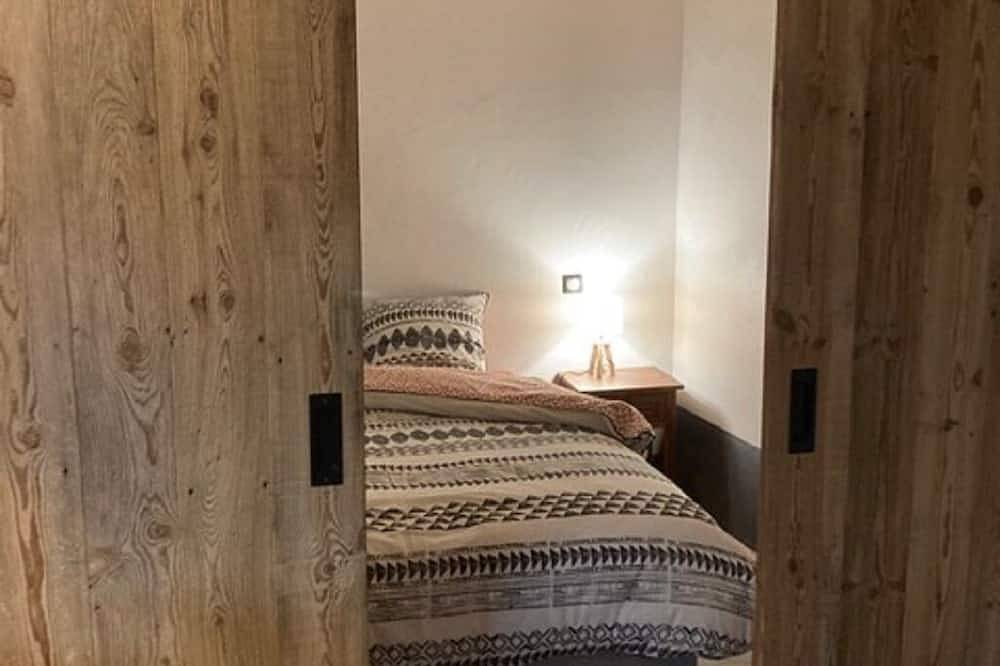 Entire apartment, Charming accommodation in an old farm, Mont Blanc country in Passy, Pays du Mont-Blanc