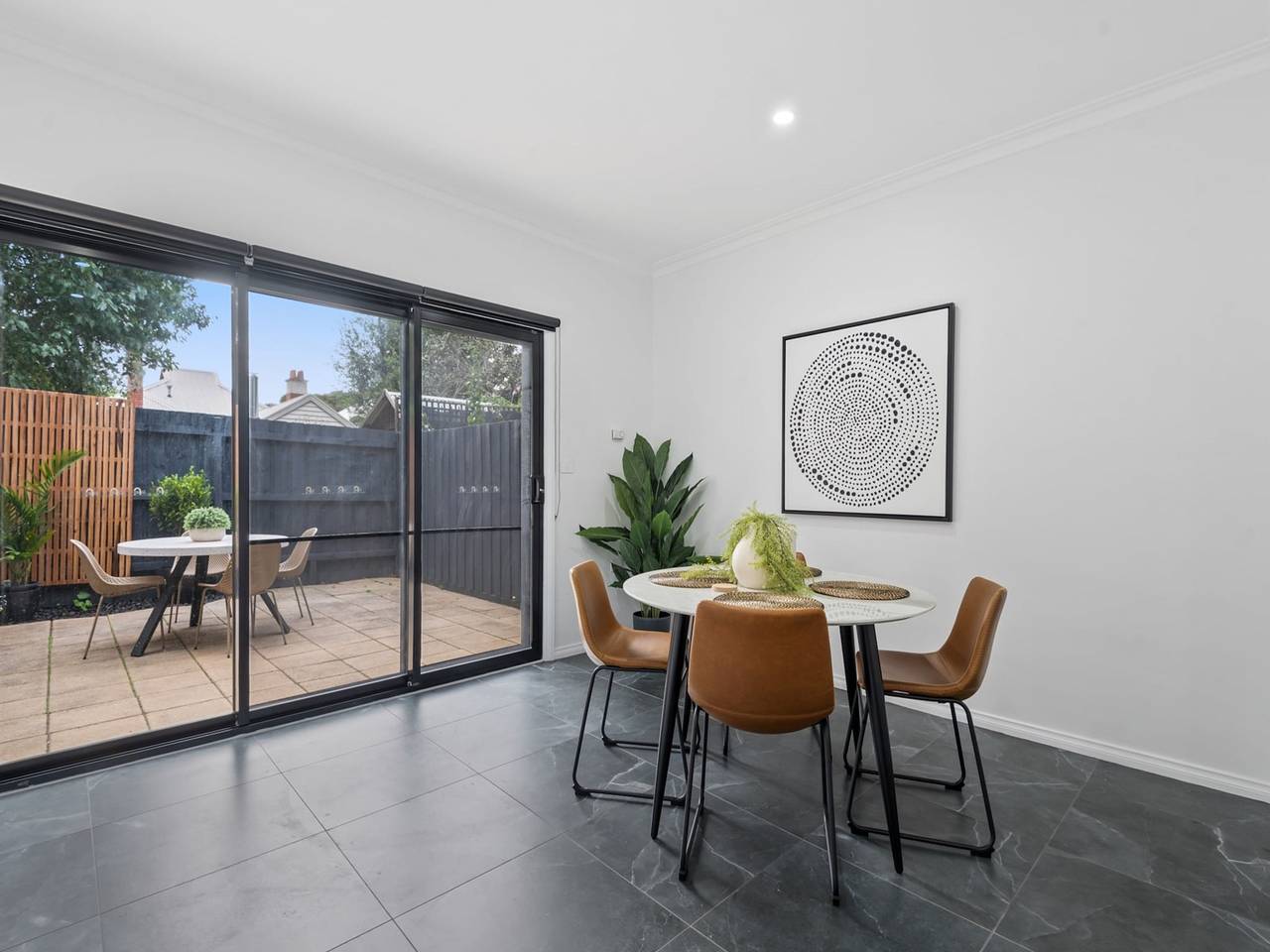 Entire apartment, Sleek 2-Bed Terrace near Local Parks in Melbourne, Yarra City