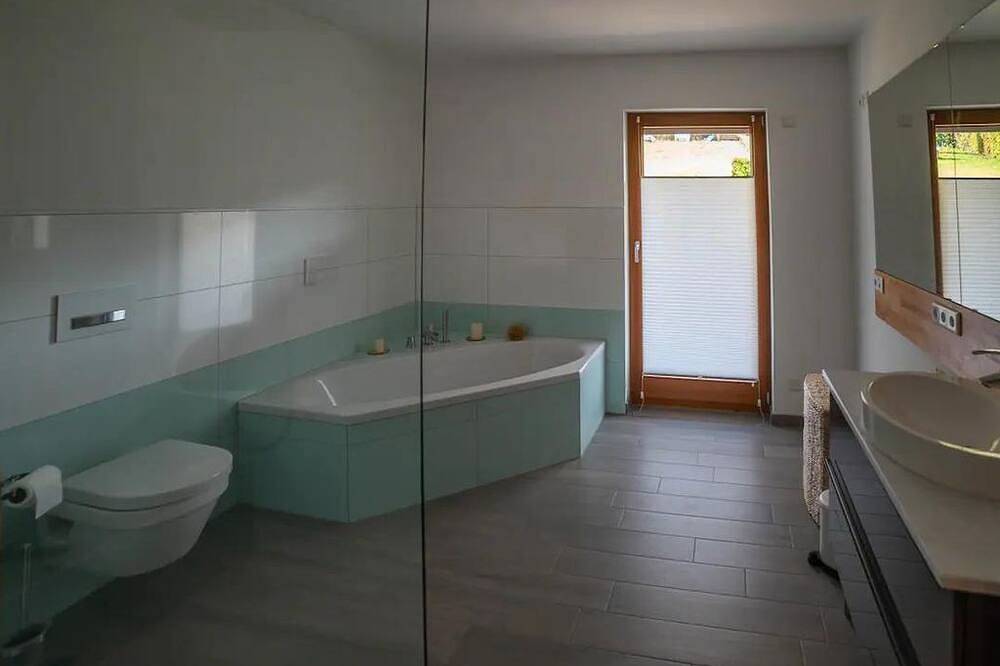 Appartement entier, Apartment/apartment, shower and bath, Wc, balcony - Ferienwohnung Am Waldrand in Neuenheerse, Bad Driburg