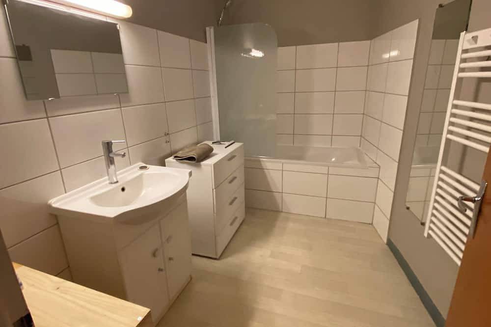 Entire apartment, Fully furnished apartment with parking. Hyper center. 3mn from the square. in Limoux, Limoux region