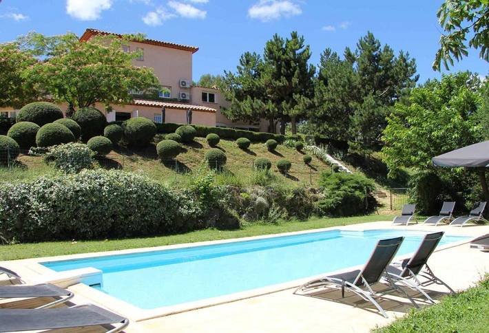 Chambre d’hôte pour 2 personnes, avec Terrasse et Jardin ainsi que Piscine et Vue
