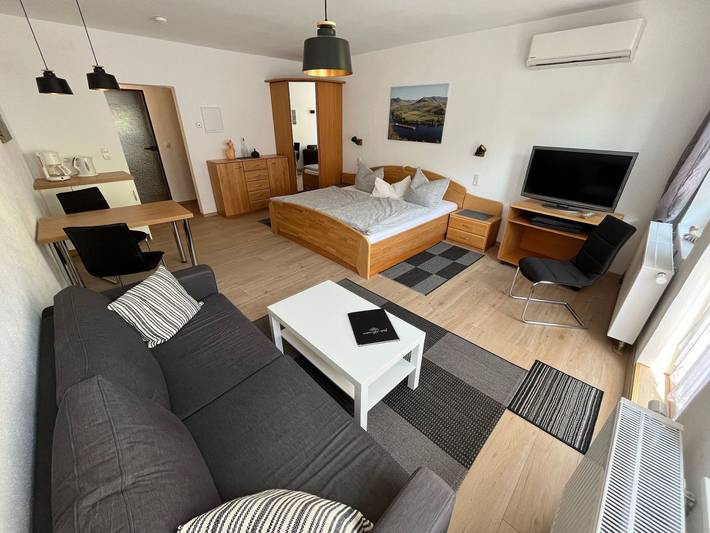 Ferienwohnung für 2 Personen, mit Balkon und Garten in Alf