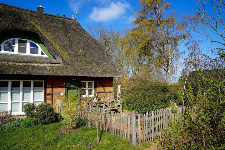 Ferienhaus für 7 Personen, mit Seeblick und Sauna sowie Garten, kinderfreundlich