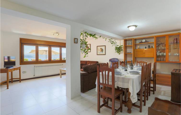 Meerblick-Apartment mit Pool, Grill und Internet in Samieira, Poio