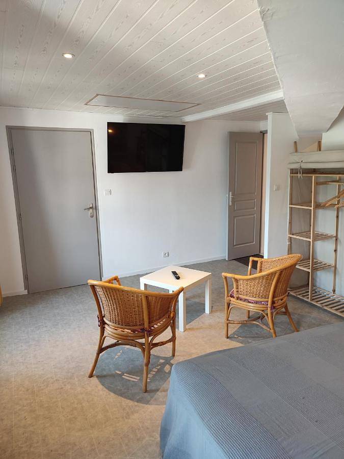Chambre d’hôte pour 2 personnes, avec piscine et vue ainsi que terrasse et jardin à Roquemaure - 4