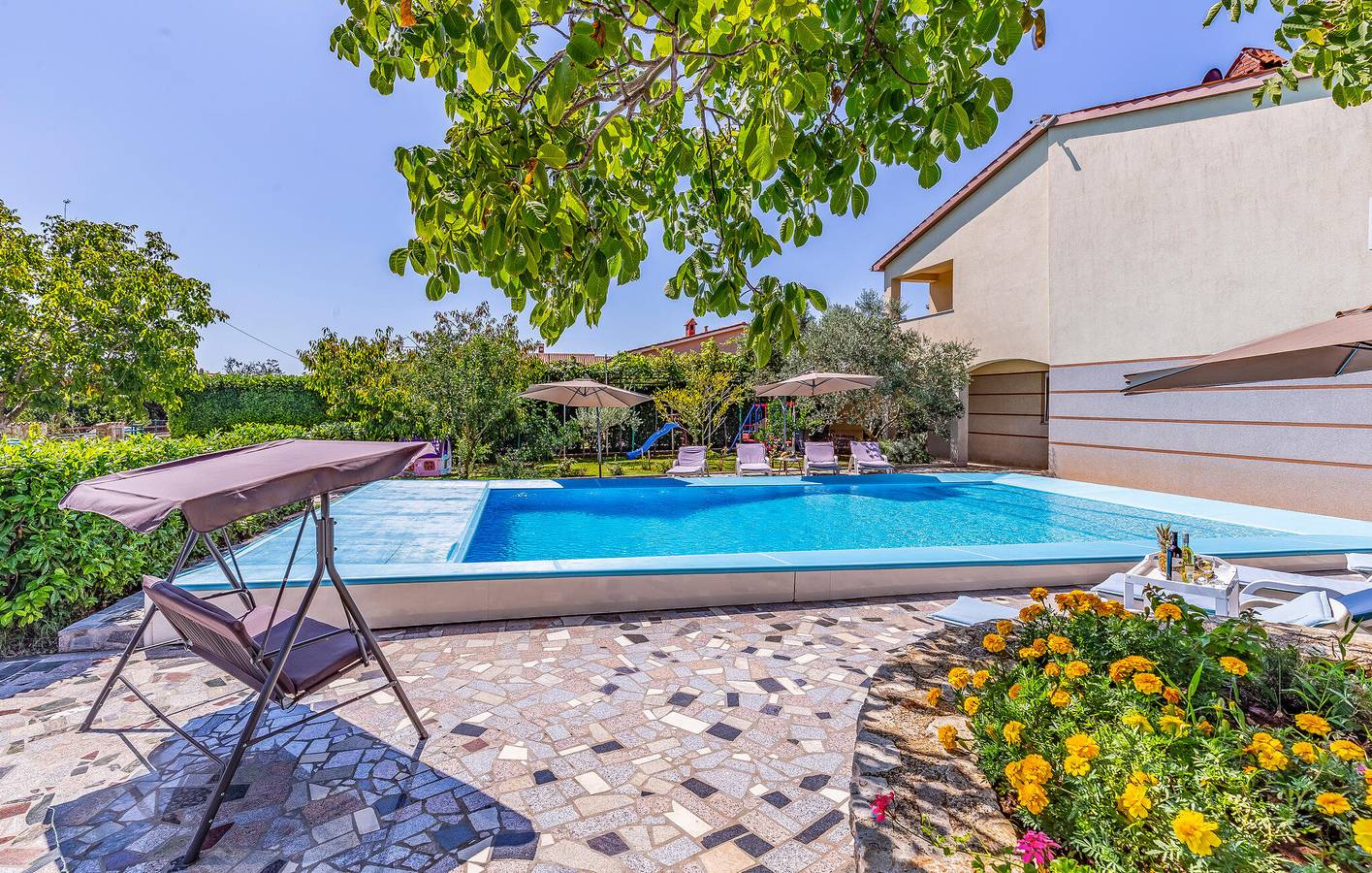 Ganze Ferienwohnung, Gemütliche 100 m² große Wohnung mit Pool, WLAN und Parkplatz in der Nähe des Stadtzentrums von Sisan in Sisan, Südküste Istrien