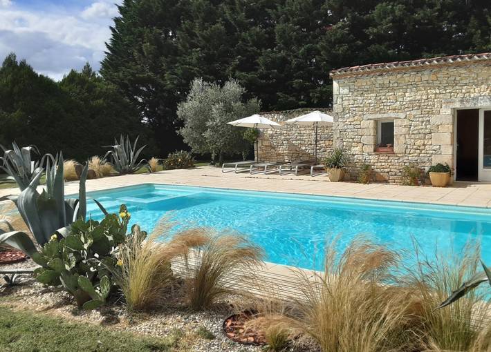 Gîte pour 8 personnes, avec jardin ainsi que piscine et terrasse en Charente - 2