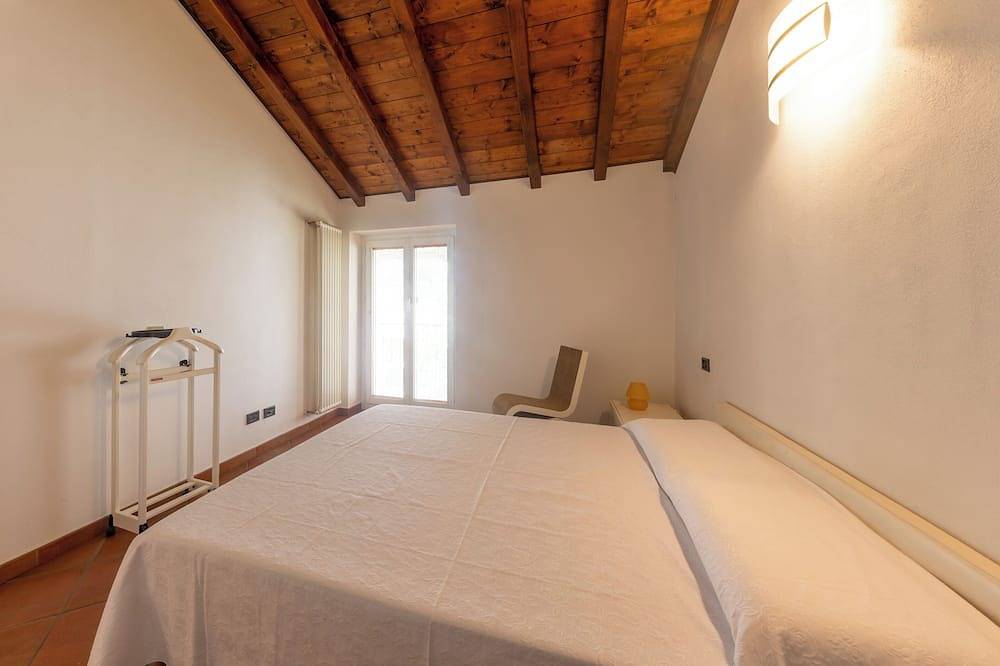 Ganze Wohnung, Bright penthouse on Lake Como with breathtaking view. in Colonno, Comer See