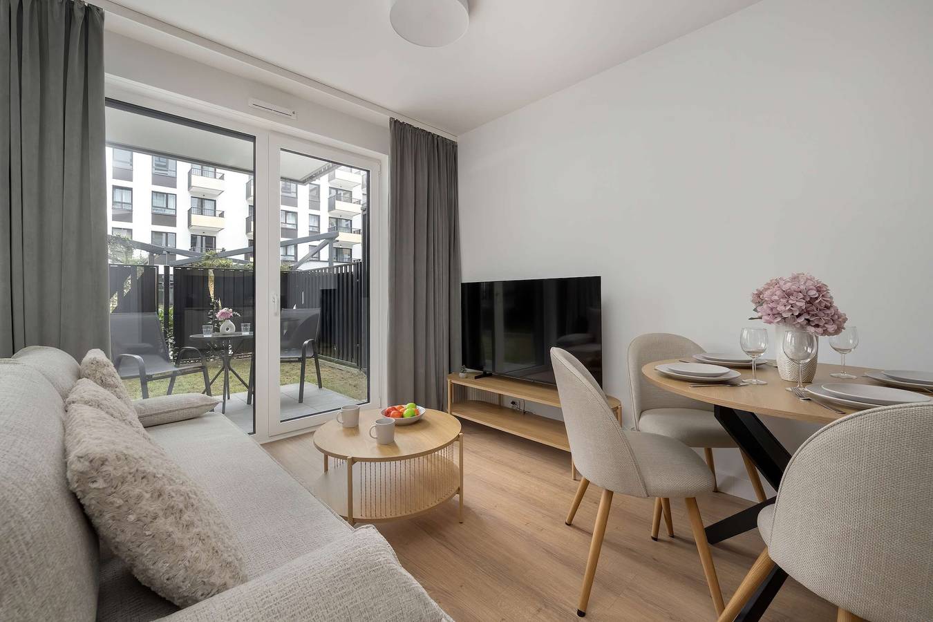 Ganze Wohnung, Ferienwohnung für 4 Personen mit Garten in Breslau, Niederschlesien