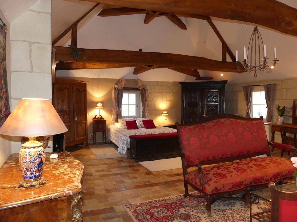 Deluxe Double Room with Shower in Saint-Léger-de-Montbrillais, Vallée de la Loire