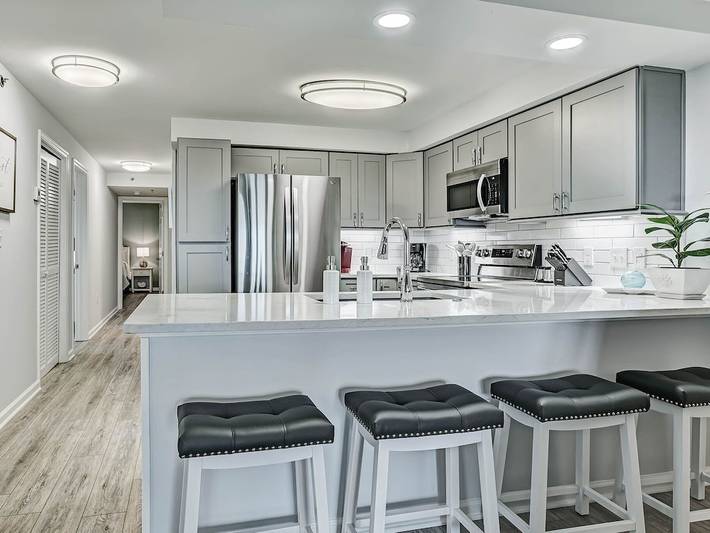 Vacation rental for 8 people, with pool and balcony in Tybee Island