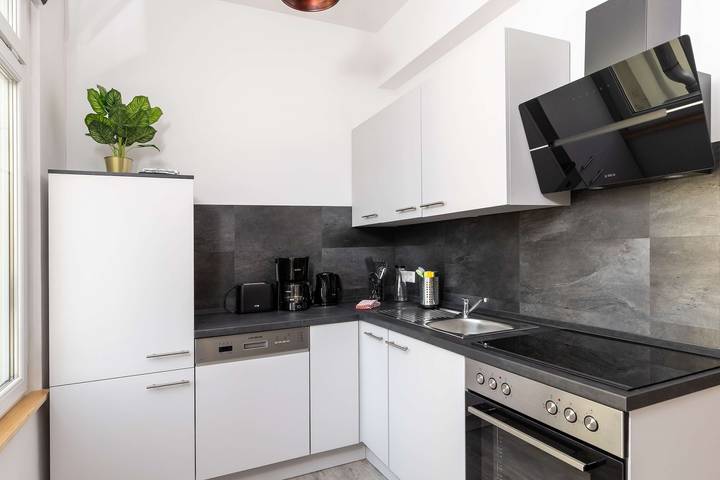 Entire holiday apartment, Luminous Loft | Patio, Parking, Sauna & BBQ in Alt-West, Leipzig