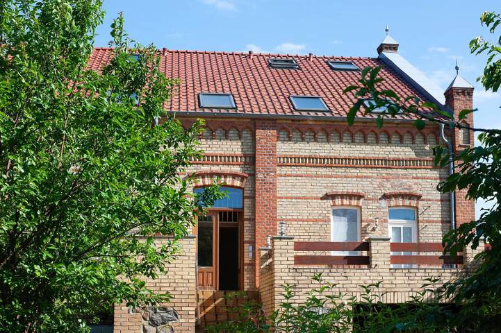 Geheel appartement, Appartement 'Gutshaus Am Teich' met gedeeld terras, gedeelde tuin en Wi-Fi in Neukloster, Nordwestmecklenburg (Wismar en omgeving)
