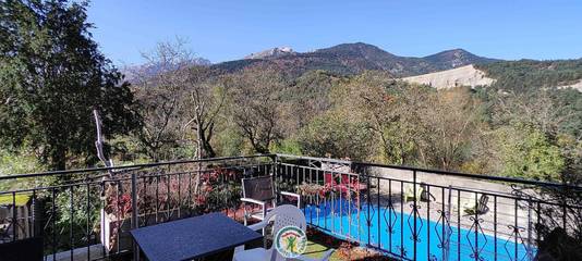 Gîte pour 2 personnes, avec terrasse et piscine dans Monestier-d'Ambel
