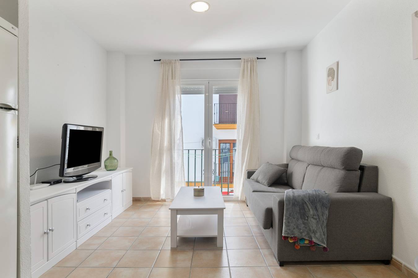Entire apartment, 'Apartment Perez Zara 5' close to the Sea with Terrace & Wi-Fi in Conil de la Frontera, Costa de la Luz