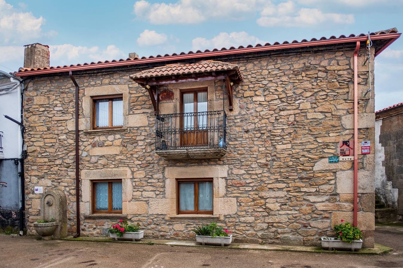 Casa rural 'La Plazuela De Mari I' con jardín privado y Wi-Fi in Pereña de la Ribera, Parque Natural de las Arribes del Duero