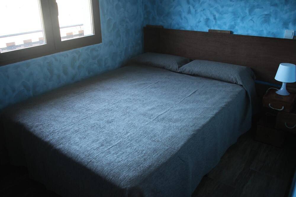 Casa Rural 'Rural Las Pegueras' con Vista a la Montaña, Wi-Fi y Aire Acondicionado in Cuevas del Valle, Valle del Tiétar