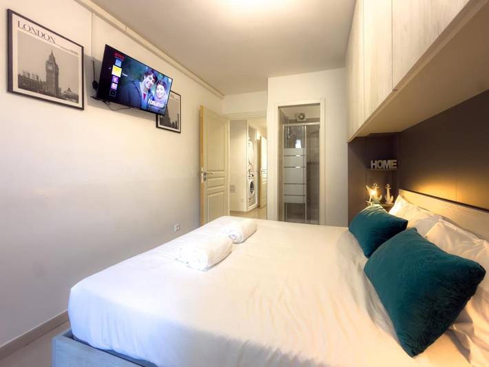 Gîte pour 8 personnes, avec vue et balcon dans Plage Fabron Bambou Nice - 3