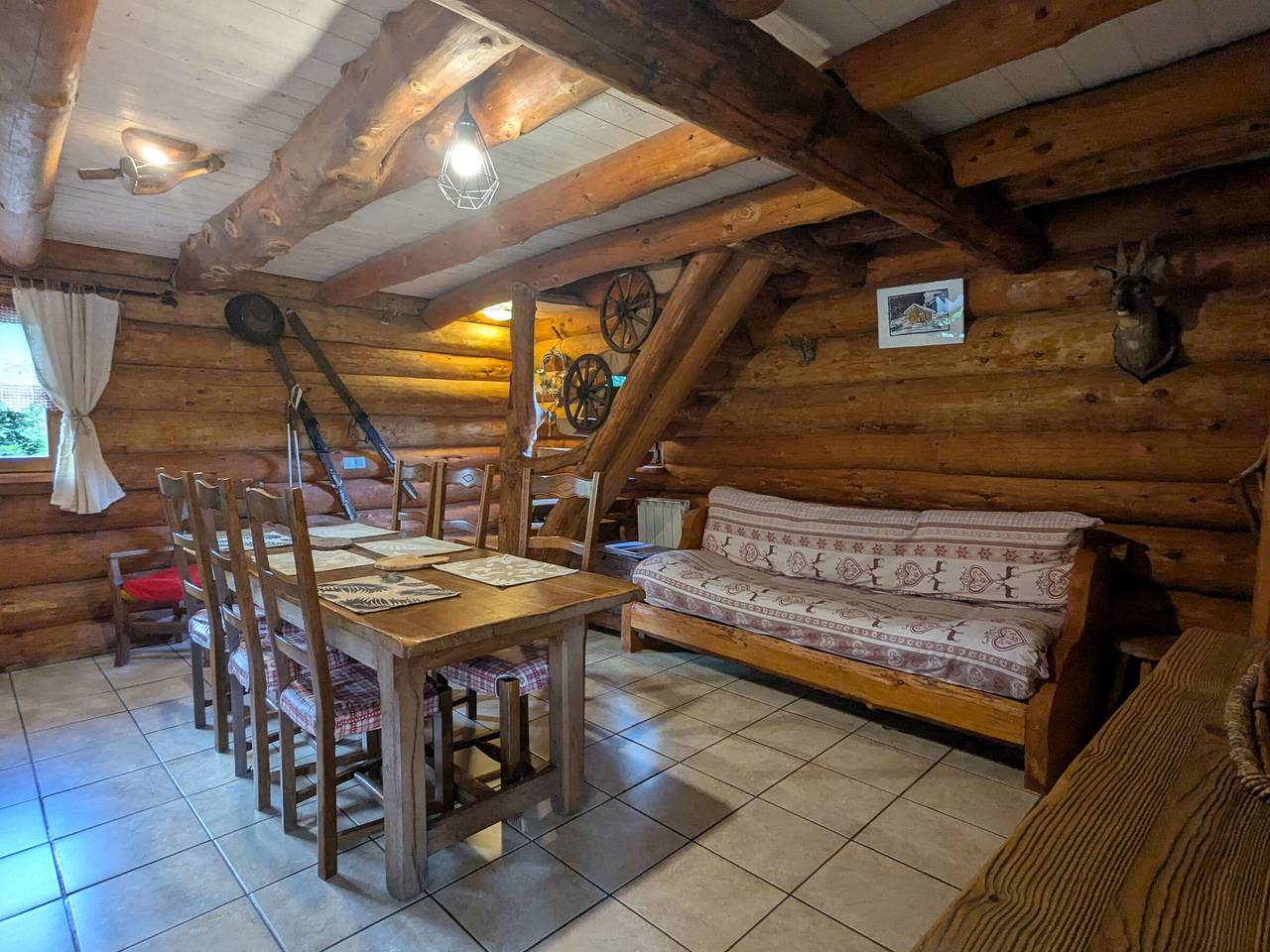 Unique log house with balcony and terrace in the Vosges in Le Tholy, Épinal en omgeving