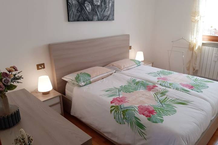 Ganze Wohnung, Wohnung Agnese mit Seeblick, Pool, privater Garage und privatem Garten in Brenzone, Gardasee-Berge