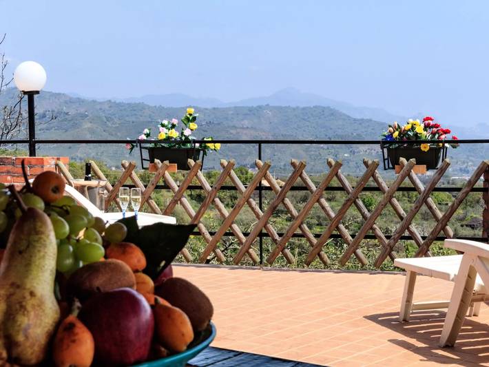 Location de vacances pour 4 personnes, avec piscine et jardin à Piedimonte Etneo - 2