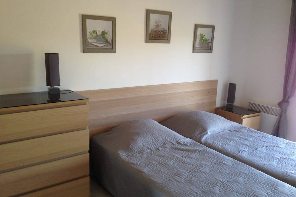 Villa With Large Pool And Stunning Views In Picturesque Margon Village in Margon, Béziers region