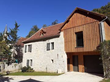 Gîte pour 7 personnes, avec terrasse et jardin à Crégols