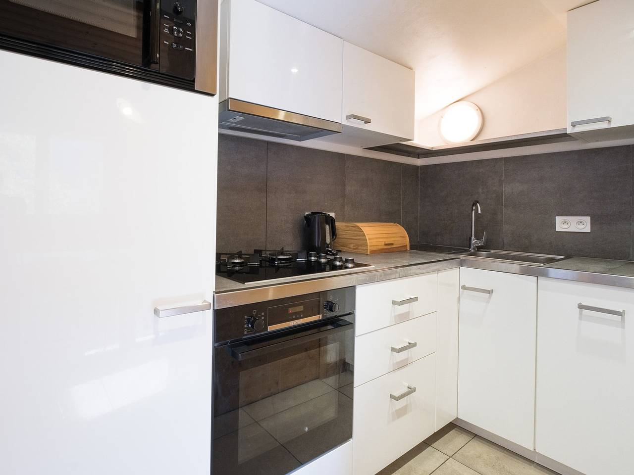 Ganze Wohnung, Chalet mit 4 Schlafzimmern, in Pistennähe, Parkplatz, für 8 Personen in Meribel Village, Courchevel