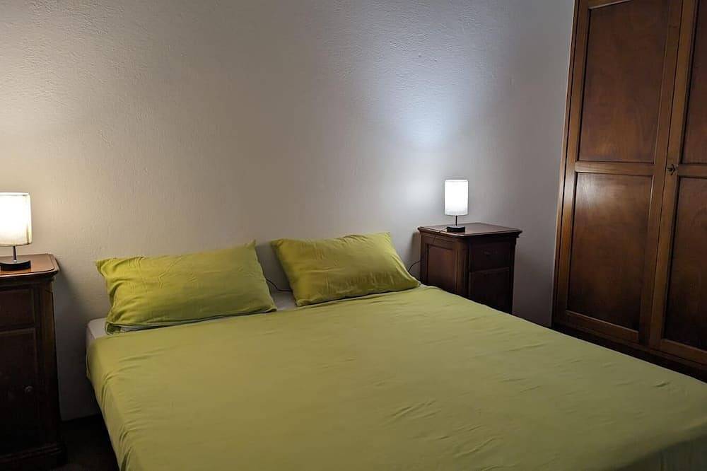 Spacious Holiday Home 10 Minutes from the Stunning Beaches of Western Sardinia in Donigala Fenughedu, Oristano