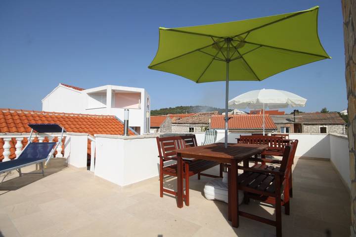 Ferienhaus für 9 Personen, mit Balkon/Terrasse - 1