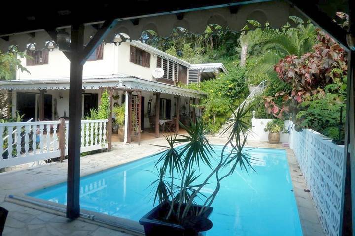 Maison d’hôte pour 3 personnes, avec jardin ainsi que piscine et vue, animaux acceptés