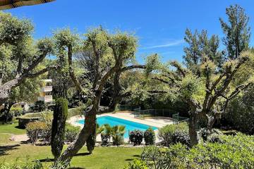 Gîte pour 4 personnes, avec balcon et jacuzzi, animaux acceptés dans Golf et Tennis Club de Valescure
