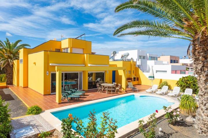 Chalet para 14 personas, con vistas además de piscina y jardín, Se admiten mascotas en Fuerteventura