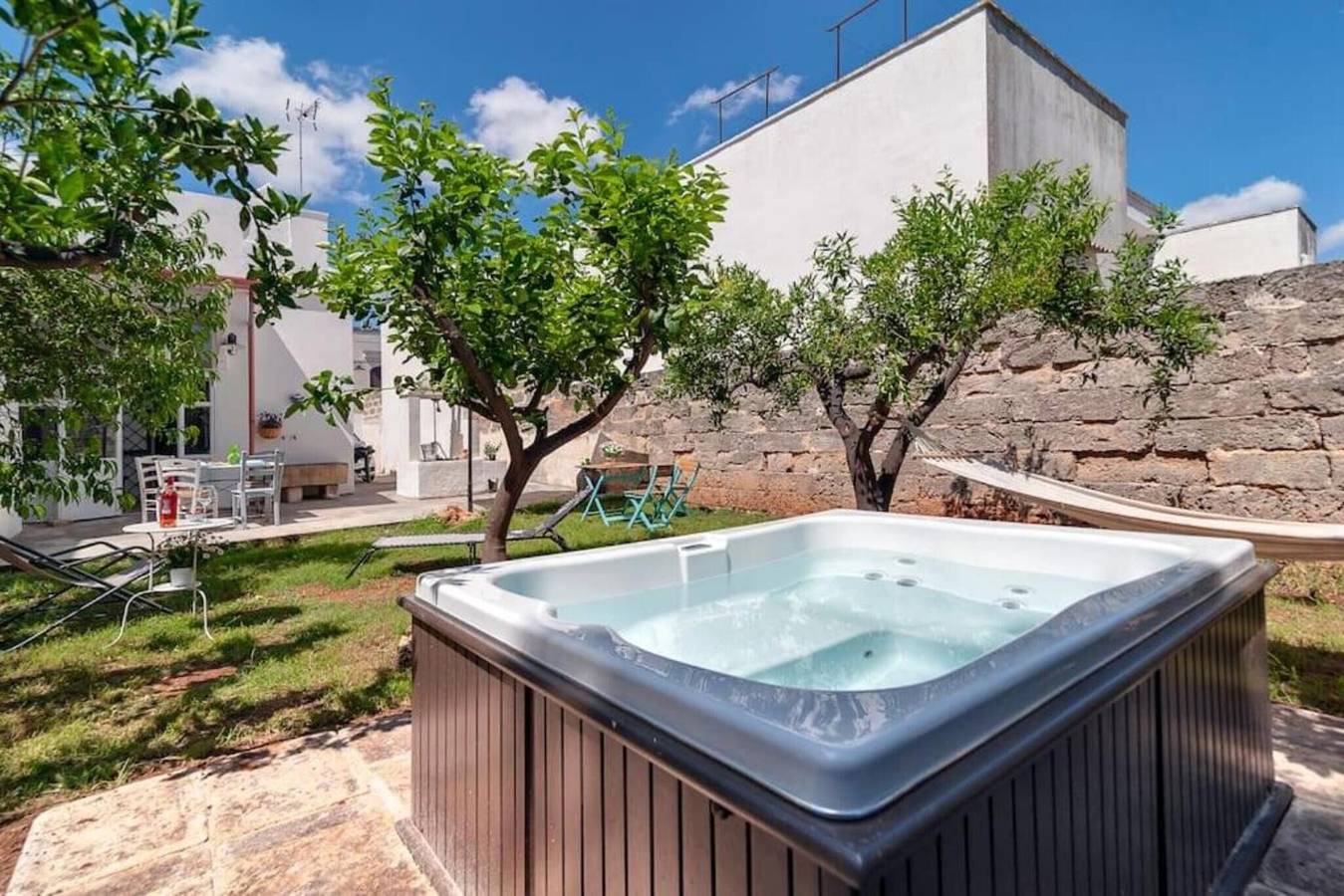 Villa "Dimora Della Quercia" con 2 terrazze private, vasca idromassaggio privata e Wi-Fi in Taviano, Golfo di Taranto