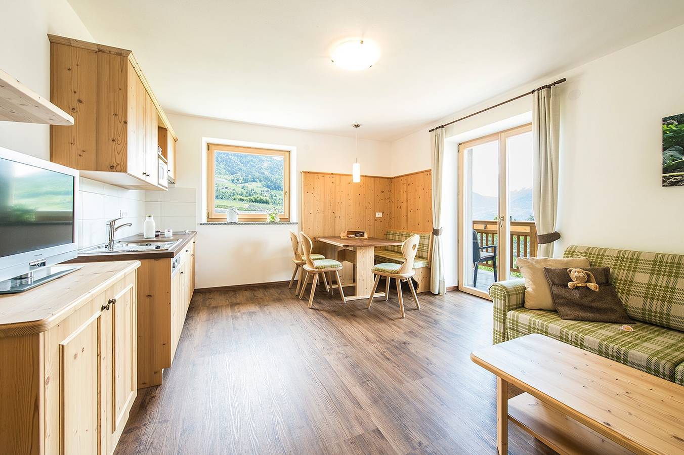 Ganze Wohnung, Ferienwohnung 'Gassbauerhof Ferienwohnung Ass' mit Balkon, Bergblick & Wlan in Schenna, Sarntaler Alpen