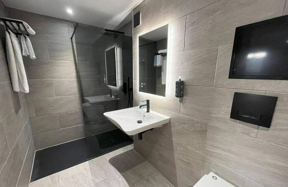 Double Room in Swindon, South West England
