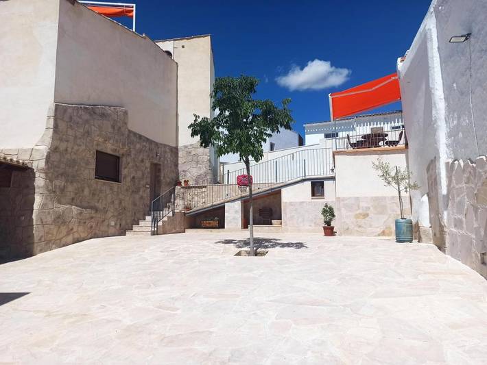 Casa rural para 17 personas, con piscina además de jardín y balcón en Provincia de Cuenca - 4