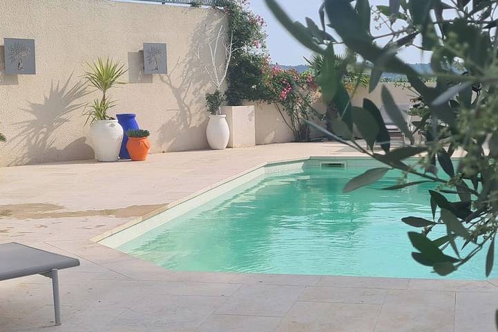 Villa für 4 Personen, mit Pool und Terrasse sowie Garten - 1
