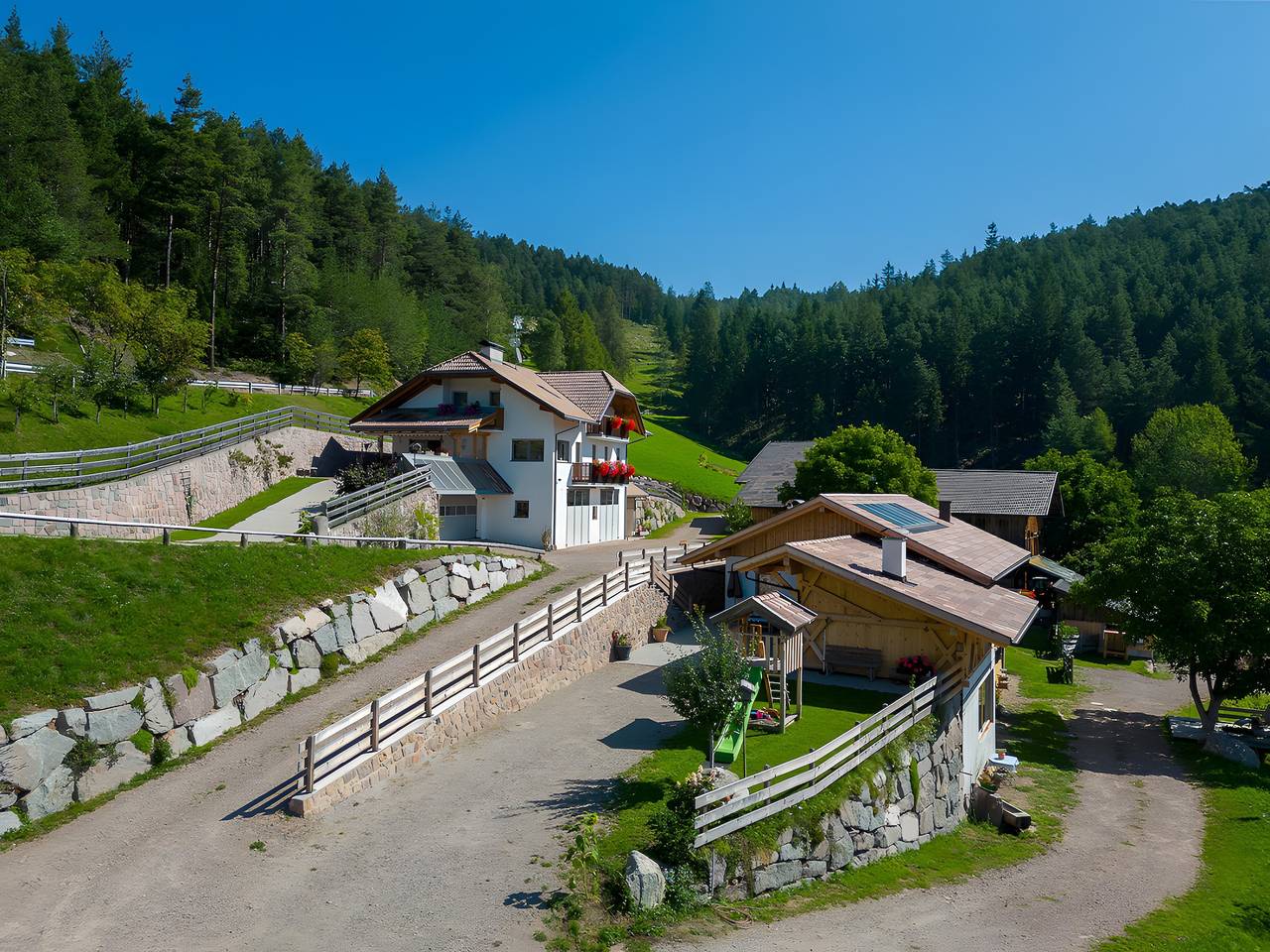 Ferienhaus 'Tholer Hof' mit privater Terrasse, privatem Garten und Wlan in Afing, Jenesien