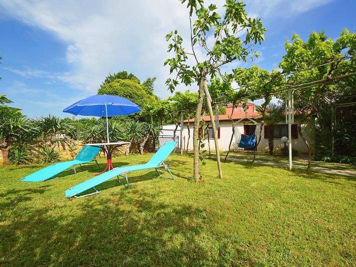 Ferienhaus für 4 Personen, mit Terrasse und Garten in Umag